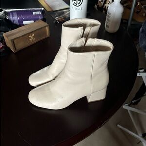 Elegant White Ankle Boots